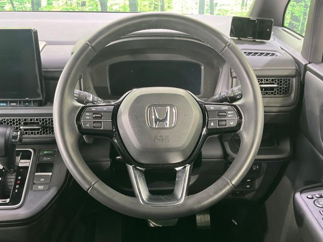 �y�����v�����X�e�A�����O�z�㎿�Ȋv���g�p���邱�ƂŁA��ɂ����������݂ƂĂ��^�]���₷���n���h���ł���