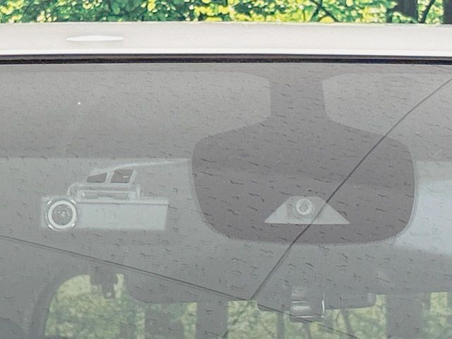 �y�C���e���W�F���g�G�}�[�W�F���V�[�u���[�L�z�t�����g�J�����őO���̎ԗ�����s�҂����m�B�Փ˂������Ȏ��͏Փ˔�Q�y���u���[�L���쓮�A�Փˉ�����T�|�[�g�B�����S�Ƀh���C�u�����y���݂��������܂��B