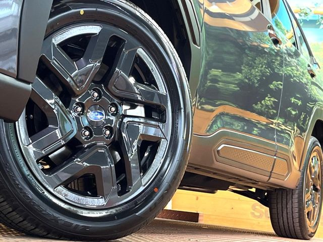 �y����18�C���`�A���~�z�C�[���z�O�ςɃ}�b�`���������A���~�z�C�[���𑕒����Ă���܂��B�e��ЊO�A���~�z�C�[����A�X�^�b�h���X�^�C�����戵�����Ă���܂��B���񂲑��k����������