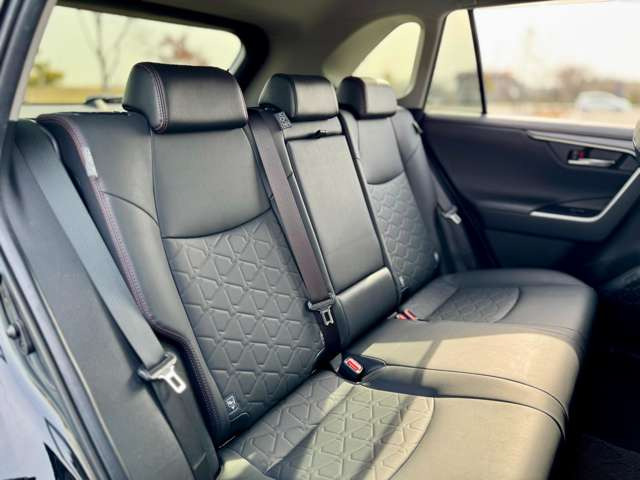 20代中心の若いスタッフがご対応させていただきます!お客様のご希望に添えるよう努めてまいりますので、宜しくお願い致します。自社整備工場も完備しご納車後のアフターメンテナンスもお気軽にご相談くださいませ。