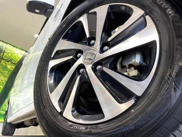 �y����15�C���`�A���~�z�C�[���z�O�ςɃ}�b�`���������A���~�z�C�[���𑕒����Ă���܂��B�e��ЊO�A���~�z�C�[����A�X�^�b�h���X�^�C�����戵�����Ă���܂��B���񂲑��k����������