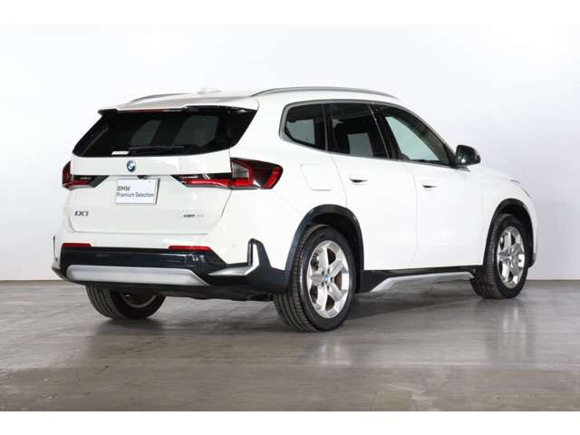 iX1xドライブ30 xライン 4WD