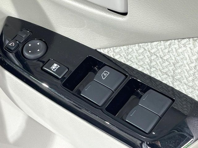 �y�d���i�[�~���[�z�T�C�h�~���[�͓d���i�[���ƂȂ��Ă���A�������ԏ�ł��L�Y�������X�N��}�����܂��B