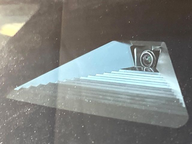 �y�z���_�Z���V���O�z���s���ɑO���̎ԗ�����F�����A�Փ˂������Ȏ��͌x��ƃu���[�L�ŏՓˉ���Ɣ�Q�y�����A�V�X�g�B�����S�Ƀh���C�u�����y���݂��������܂��B