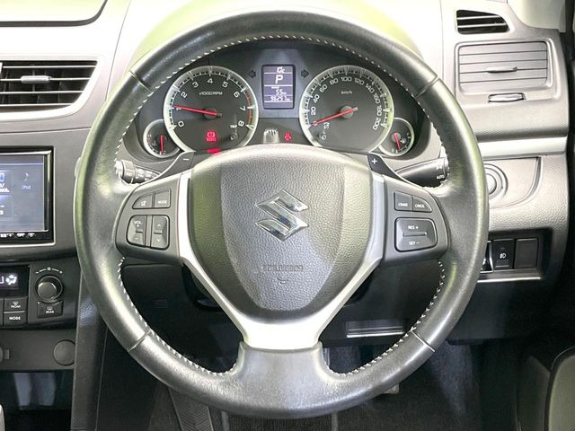 �y�X�e�A�����O�X�C�b�`�z�^�]���A�O������ڐ������炷���ƂȂ��A�I�[�f�B�I���̑��삪�\�ȕ֗��@�\!���S&���K�ȃh���C�u�����o���Ă���܂���