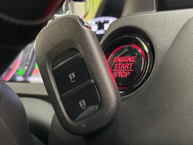 �y�X�}�[�g�L�[�z�J�o����|�P�b�g�ɓ��ꂽ�܂܂ł��h�A�̎{���E�������\�ȃX�}�[�g�L�[�𑕔��B�G���W���̃I���E�I�t�����J�M�����o���K�v����������Ƃ��Ă��֗��ł���