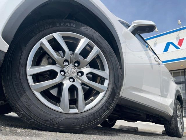 �y����18�C���`�A���~�z�C�[���z�O�ςɃ}�b�`���������A���~�z�C�[���𑕒����Ă���܂��B�e��ЊO�A���~�z�C�[����A�X�^�b�h���X�^�C�����戵�����Ă���܂��B���񂲑��k����������