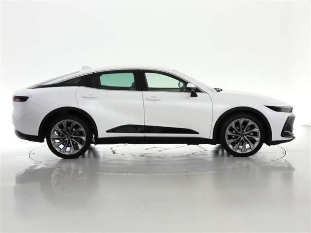 クラウンクロスオーバー2.5 G アドバンスト レザー パッケージ E-Four 4WD