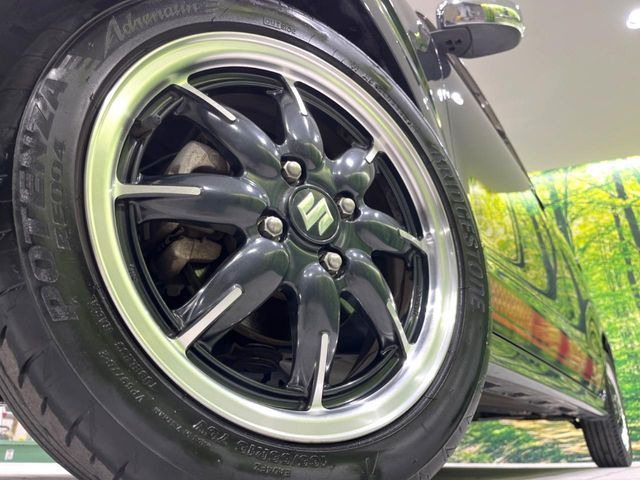 �y����15�C���`�A���~�z�C�[���z�O�ςɃ}�b�`���������A���~�z�C�[���𑕒����Ă���܂��B�e��ЊO�A���~�z�C�[����A�X�^�b�h���X�^�C�����戵�����Ă���܂��B���񂲑��k����������