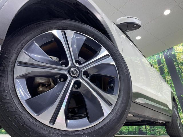 【純正17インチアルミホイール】外観にマッチした純正アルミホイールを装着しております。各種社外アルミホイールや、スタッドレスタイヤも取扱いしております。是非ご相談ください♪
