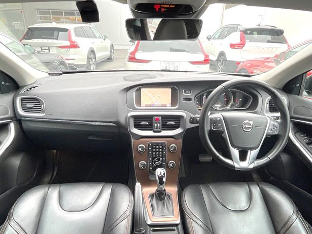 V40クロスカントリーD4 サマム ディーゼル