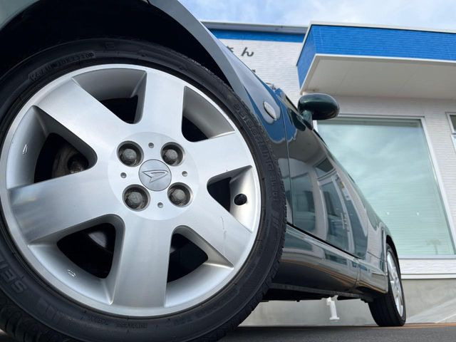 �y����15�C���`�A���~�z�C�[���z�O�ςɃ}�b�`���������A���~�z�C�[���𑕒����Ă���܂��B�e��ЊO�A���~�z�C�[����A�X�^�b�h���X�^�C�����戵�����Ă���܂��B���񂲑��k����������