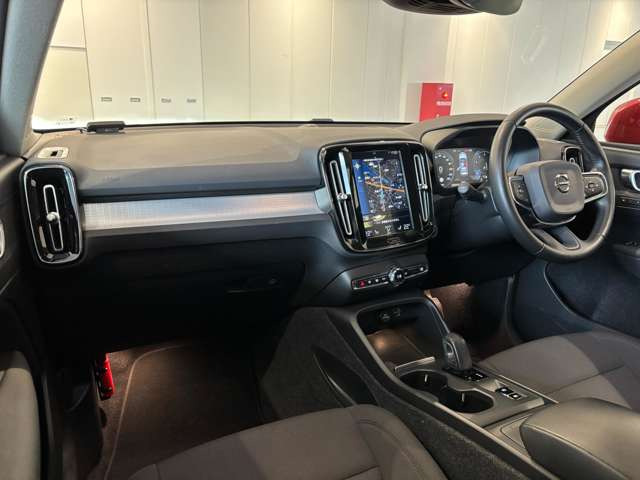 XC40B4 モメンタム