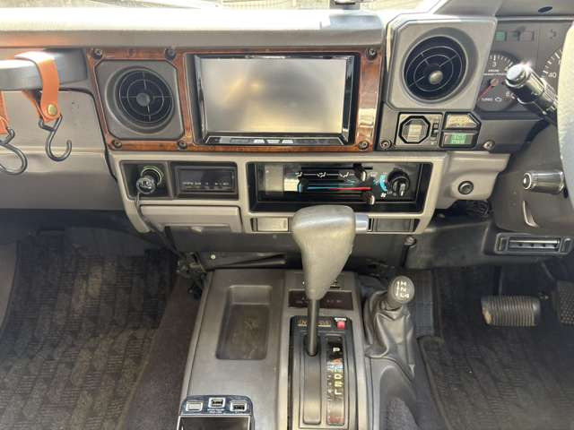 気になるお車がありましたら右の電話番号から直接お店にお問い合わせください。支払方法から車両情報、状態までなんでもご説明させて頂きます。スタッフ一同ご連絡お待ちしております。