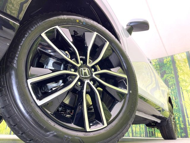 �y����18�C���`�A���~�z�C�[���z�O�ςɃ}�b�`���������A���~�z�C�[���𑕒����Ă���܂��B�e��ЊO�A���~�z�C�[����A�X�^�b�h���X�^�C�����戵�����Ă���܂��B���񂲑��k����������