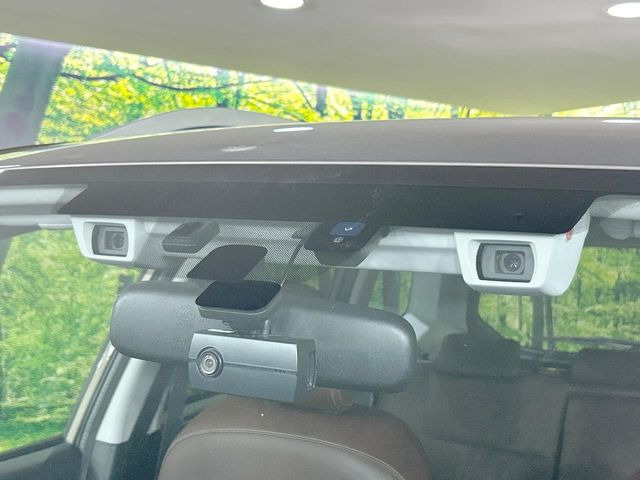 【アイサイトVer3】前方の車両等を検知し、衝突しそうな時は警報で注意を促し、ブレーキを踏む力をサポート。ブレーキを踏めなかった場合は衝突被害軽減ブレーキが作動、衝突回避をサポートします。