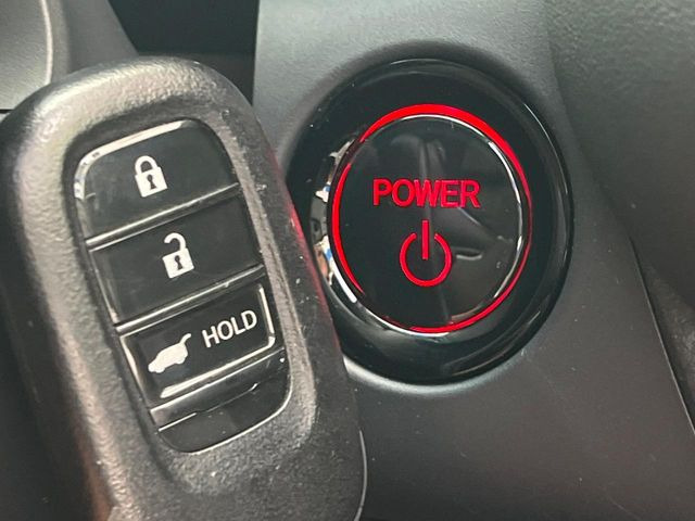 �yHonda�X�}�[�g�L�[�z�J�o����|�P�b�g�ɓ��ꂽ�܂܂ł��h�A�̎{���E�������\�ȃX�}�[�g�L�[�𑕔��B�G���W���̃I���E�I�t�����J�M�����o���K�v����������Ƃ��Ă��֗��ł���