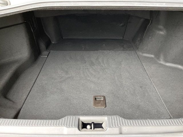 ラゲッジルームは、大容量のスペースを確保。普段のお買い物からレジャーまで、幅広く活躍してくれます!また、リアシートを倒すことでバリエーション豊かにお使いいただけます。