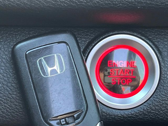 �yHonda�X�}�[�g�L�[�z�J�o����|�P�b�g�ɓ��ꂽ�܂܂ł��h�A�̎{���E�������\�ȃX�}�[�g�L�[�𑕔��B�G���W���̃I���E�I�t�����J�M�����o���K�v����������Ƃ��Ă��֗��ł���