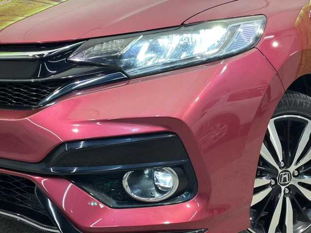 �yLED�w�b�h���C�g�z���V����ԑ��s�����ǍD�Ȏ��E���m�ۂ����S���ĉ^�]�ł��鍂�P�xLED�w�b�h���C�g�𑕔�!�_�����x�������A����d�͂��}�����Ă��܂��B