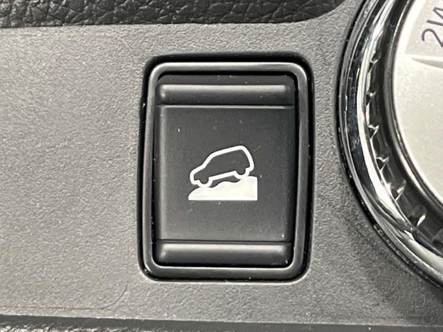 �y�_�E���q���A�V�X�g�z�}�ȍ⓹������Ƃ��Ɏ����Ńu���[�L�𐧌�A���̒ᑬ�x��ۂ��܂��B�ᓹ�∫�H�ȂǊ���₷���H�ʂ̉����ł��^�C�������b�N���Ȃ�������S!�n���h������ɏW���ł��܂�!