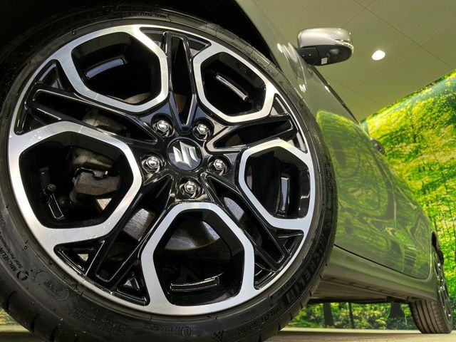 �y����17�C���`�A���~�z�C�[���z�O�ςɃ}�b�`���������A���~�z�C�[���𑕒����Ă���܂��B�e��ЊO�A���~�z�C�[����A�X�^�b�h���X�^�C�����戵�����Ă���܂��B���񂲑��k����������