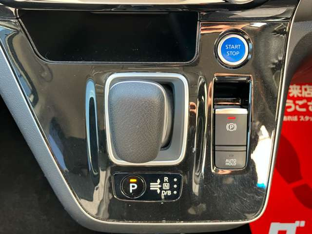 シフトレバー周りもキレイな状態です!