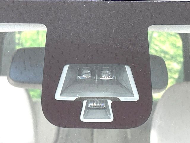 �y�C���e���W�F���g�G�}�[�W�F���V�[�u���[�L�z�t�����g�J�����őO���̎ԗ�����s�҂����m�B�Փ˂������Ȏ��͏Փ˔�Q�y���u���[�L���쓮�A�Փˉ�����T�|�[�g�B�����S�Ƀh���C�u�����y���݂��������܂��B