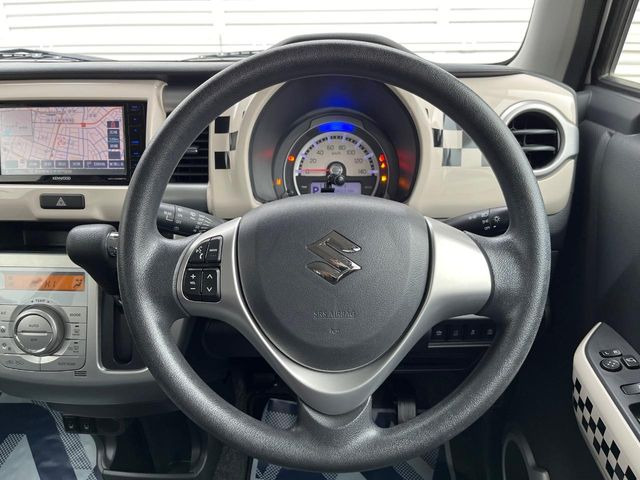 �y�X�e�A�����O�X�C�b�`�z�^�]���A�O������ڐ������炷���ƂȂ��A�I�[�f�B�I���̑��삪�\�ȕ֗��@�\!���S&���K�ȃh���C�u�����o���Ă���܂���