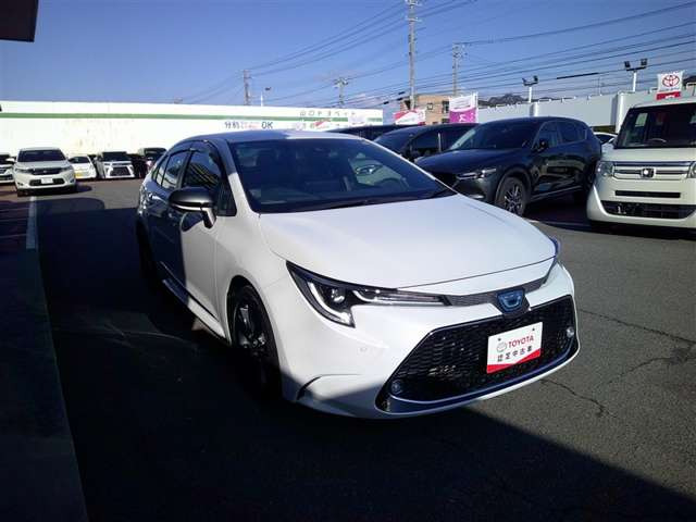 カローラ1.8 ハイブリッド W×B