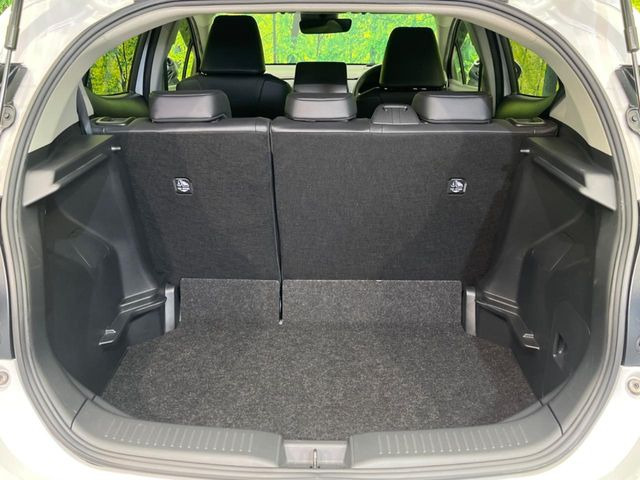 ���i�̂���������ʋ΁A���}���ɏ\���ȉ׎��X�y�[�X���m�ۂ��Ă���܂��B�Z�J���h�V�[�g��|���ƁA�傫�ȉו��̐ύڂ��\�ł���