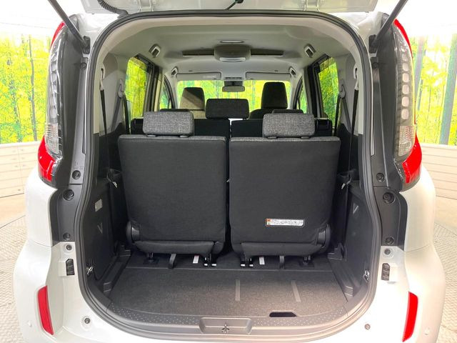 普段のお買い物や通勤、送迎等に十分な荷室スペースを確保しております。セカンドシートを倒すと、大きな荷物の積載も可能です♪