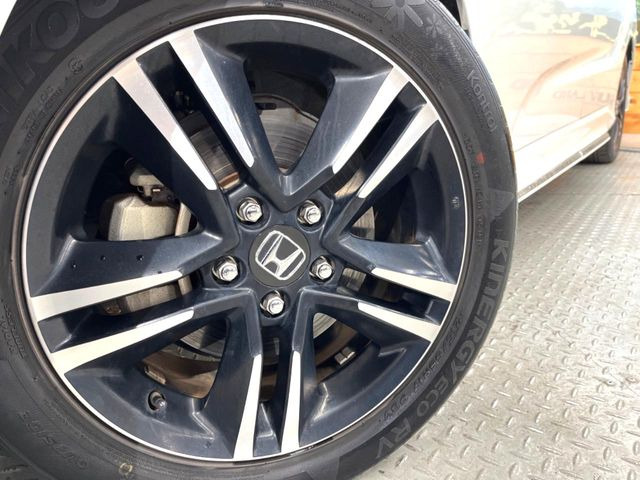 �y����17�C���`�A���~�z�C�[���z�O�ςɃ}�b�`���������A���~�z�C�[���𑕒����Ă���܂��B�e��ЊO�A���~�z�C�[����A�X�^�b�h���X�^�C�����戵�����Ă���܂��B���񂲑��k����������