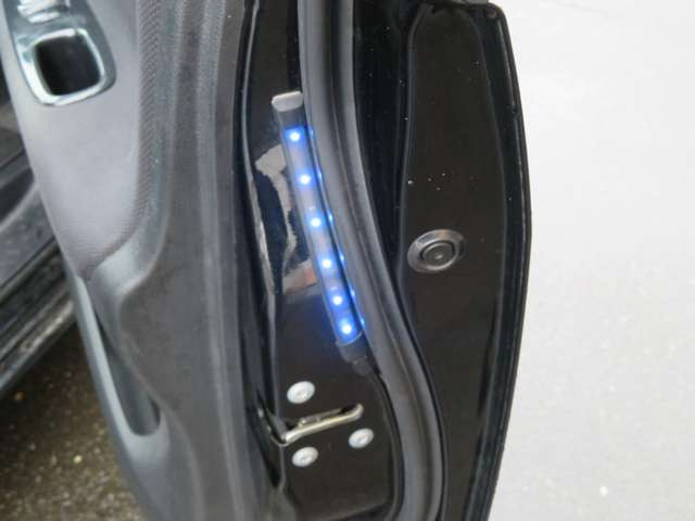 セレナ2.0 ハイウェイスター V エアロモード+Safety S-HYBRID