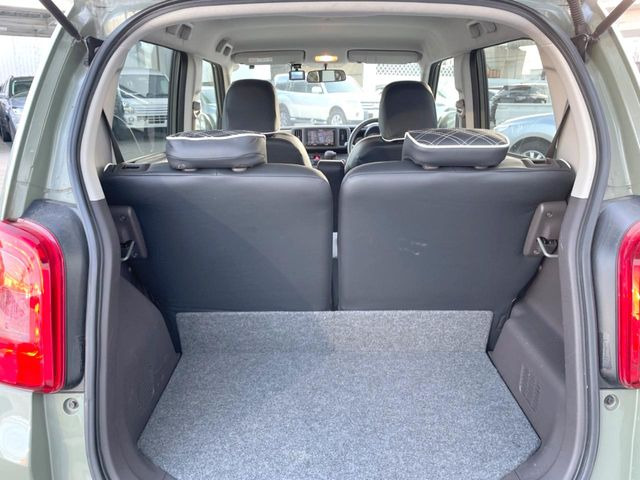 ���i�̂���������ʋ΁A���}���ɏ\���ȉ׎��X�y�[�X���m�ۂ��Ă���܂��B�Z�J���h�V�[�g��|���ƁA�傫�ȉו��̐ύڂ��\�ł���