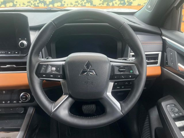 �y�����v�����X�e�A�����O�z�㎿�Ȋv���g�p���邱�ƂŁA��ɂ����������݂ƂĂ��^�]���₷���n���h���ł���