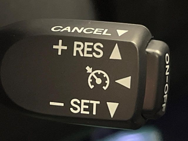 �y�N���[�Y�R���g���[���z�������H�����N���N���s�B�A�N�Z���𗣂��Ă���葬�x�ő��s���ł��A�������^�]���̕��S���y��!�����E�������ȒP�ȃX�C�b�`����Œ����ł��܂��B