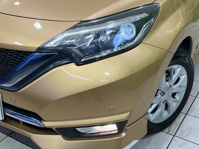 �yLED�w�b�h���C�g�z���V����ԑ��s�����ǍD�Ȏ��E���m�ۂ����S���ĉ^�]�ł��鍂�P�xLED�w�b�h���C�g�𑕔�!�_�����x�������A����d�͂��}�����Ă��܂��B