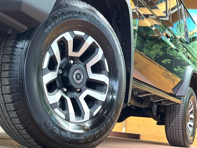 �y����16�C���`�A���~�z�C�[���z�O�ςɃ}�b�`���������A���~�z�C�[���𑕒����Ă���܂��B�e��ЊO�A���~�z�C�[����A�X�^�b�h���X�^�C�����戵�����Ă���܂��B���񂲑��k����������