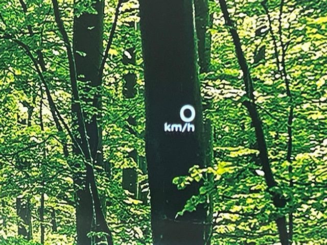 �y�w�b�h�A�b�v�f�B�X�v���C�z���݂̑��x�⑖�s�����f�W�^���\���ŉ^�]�ȑO���̃K���X�ɓ��e!�^�]���A�ڐ������炳���K�v�ȏ����m�F�ł���̂łƂ��Ă��֗��ň��S!