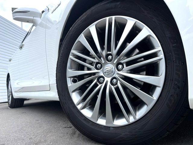 �y����17�C���`�A���~�z�C�[���z�O�ςɃ}�b�`���������A���~�z�C�[���𑕒����Ă���܂��B�e��ЊO�A���~�z�C�[����A�X�^�b�h���X�^�C�����戵�����Ă���܂��B���񂲑��k����������