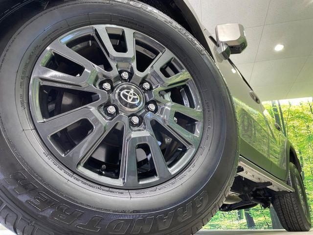 �y����18�C���`�A���~�z�C�[���z�O�ςɃ}�b�`���������A���~�z�C�[���𑕒����Ă���܂��B�e��ЊO�A���~�z�C�[����A�X�^�b�h���X�^�C�����戵�����Ă���܂��B���񂲑��k����������