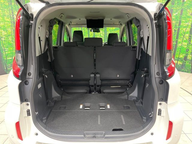 普段のお買い物や通勤、送迎等に十分な荷室スペースを確保しております。セカンドシートを倒すと、大きな荷物の積載も可能です♪