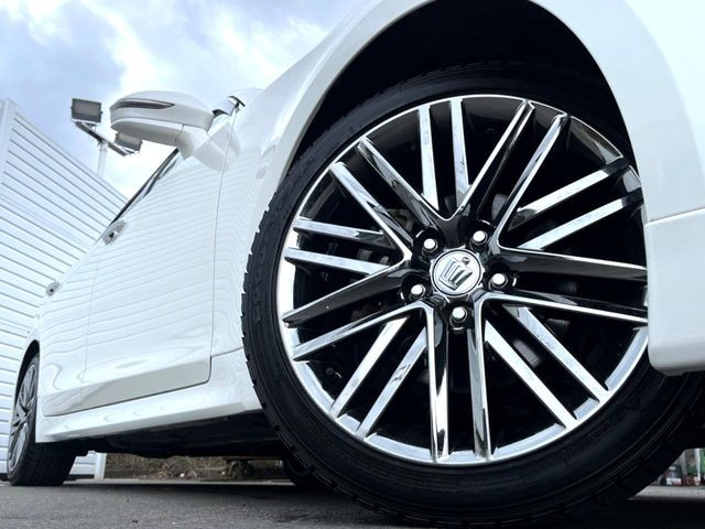 �y�����I�v�V����18�C���`�X�p�b�^�����O�A���~�z�C�[���z�����I�v�V�����z�C�[���𑕒��B���s���\�̌���ɉ����A�O�ς����X�^�C���b�V���ɂȂ��Ă��܂��B