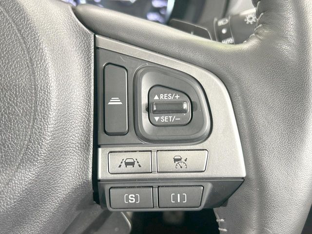 【全車速追従機能付クルーズコントロール】高速道路での長距離走行が楽に!!自動で速度を保つクルーズコントロールが、衝突軽減システムと連携し、前方の車両を感知して車間を保つように速度調節してくれます!!