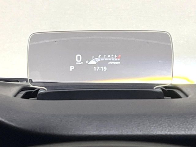 �y�w�b�h�A�b�v�f�B�X�v���C�z���݂̑��x�⑖�s�����f�W�^���\���ŉ^�]�ȑO���̃K���X�ɓ��e!�^�]���A�ڐ������炳���K�v�ȏ����m�F�ł���̂łƂ��Ă��֗��ň��S!