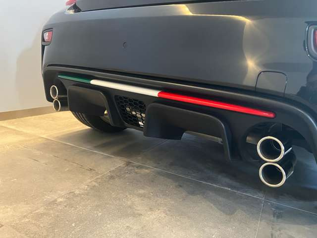 アバルト695セッタンタチンクエアニヴェルサーリオ1.4 ベースグレード