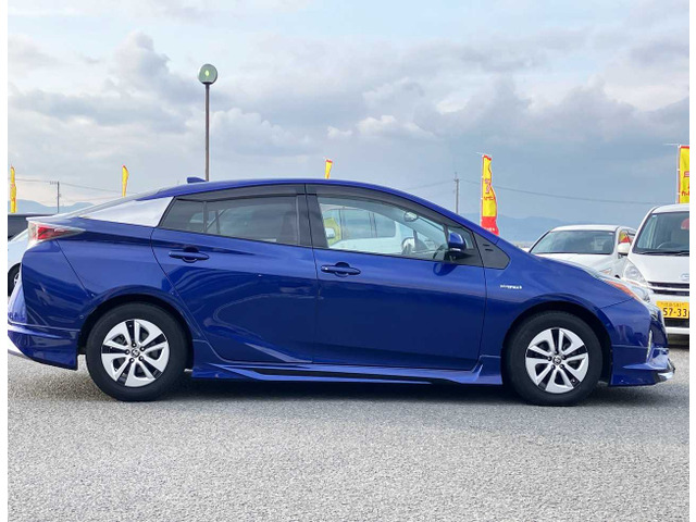 プリウス1.8 A プレミアム E-Four 4WD