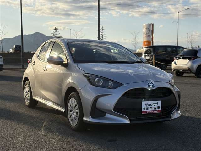 ヤリス1.5 ハイブリッド X E-Four 4WD