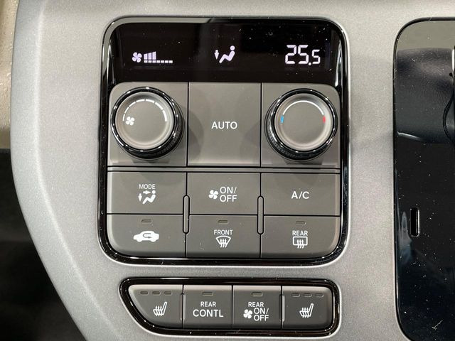 【シートヒーター】寒い日に重宝するシートヒーター!エアコンより早く温まってくれるので寒がりの人も安心ですね♪エアコンの温風は乾燥するから苦手、という方にもをおすすめです。